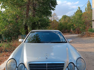 Mercedes E-Class foto 1