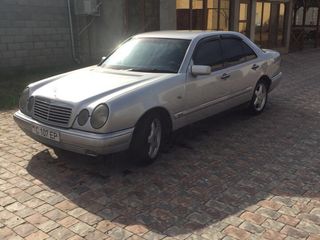 Mercedes E Class foto 1