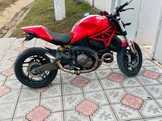 Ducati Monster 821 foto 2