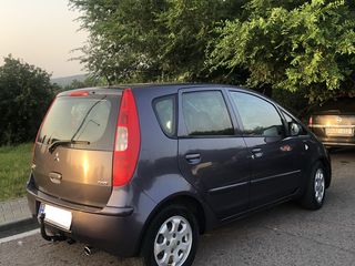 Mitsubishi Colt foto 2