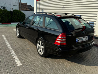 Mercedes C-Class foto 7