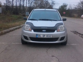 Ford Fiesta foto 3