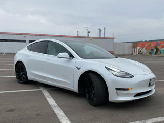 Tesla Model 3 foto 2