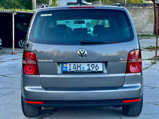 Volkswagen Touran foto 6