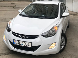 Hyundai Elantra foto 1