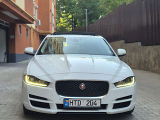 Jaguar XE foto 6