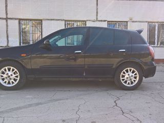 Nissan Almera foto 2