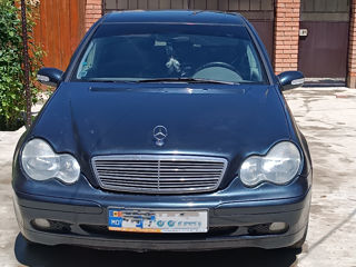 Mercedes C-Class foto 1