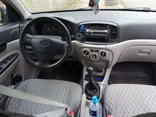 Hyundai Accent foto 7