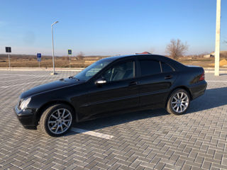 Mercedes C-Class foto 2