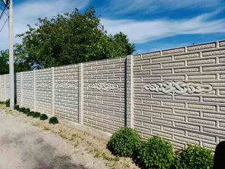 Gard din plăci de beton este durabil  și nu necesită îngrijire specială. foto 2