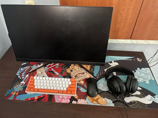Monitor+tastatura+mouse+căști
