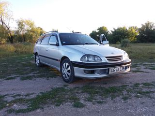 Toyota Avensis foto 2