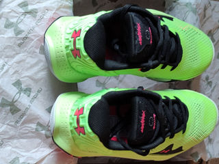 Under Armour Spawn 4. EU37,5/23,5CM.