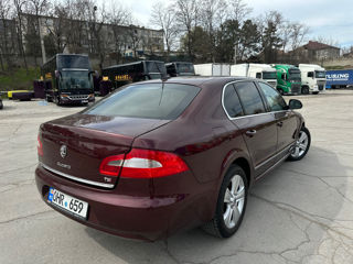 Skoda Superb foto 2