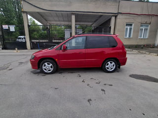 Mitsubishi Space Runner foto 1