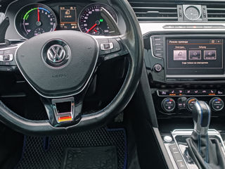 Volkswagen Passat foto 1