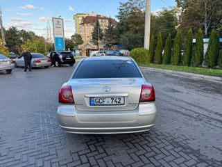 Toyota Avensis foto 4