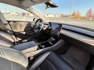 Tesla Model 3 foto 7