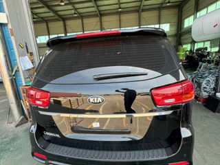 KIA Carnival foto 2