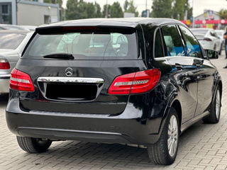 Mercedes B-Class foto 2