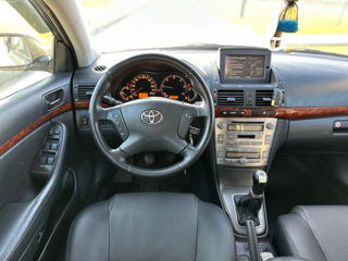 Toyota Avensis foto 7