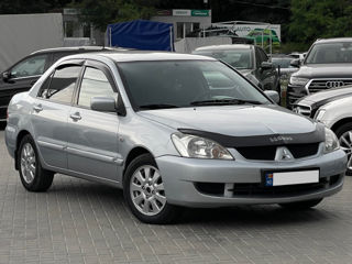 Mitsubishi Lancer foto 4