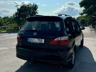 Toyota Avensis Verso foto 1