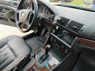 BMW 5 Series foto 8