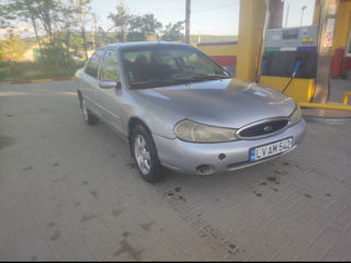 Ford Mondeo foto 2