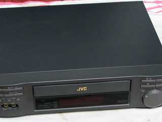 Видеомагнитофон JVC HR-J300EE foto 1