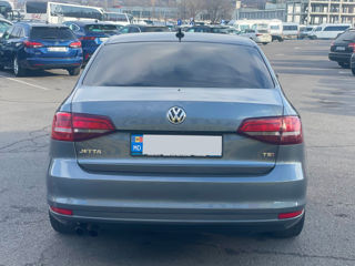 Volkswagen Jetta foto 7