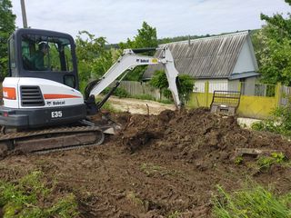 Miniexcavator bobcat  basculanta