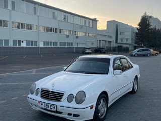 Mercedes E-Class foto 2