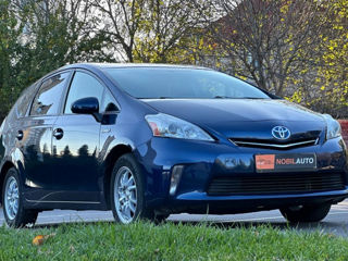 Toyota Prius v foto 2