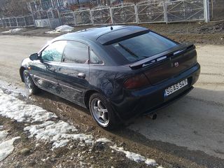 Mazda 323 foto 1