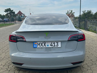 Tesla Model 3 foto 2