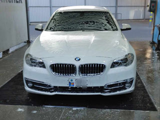 BMW 5 Series foto 1