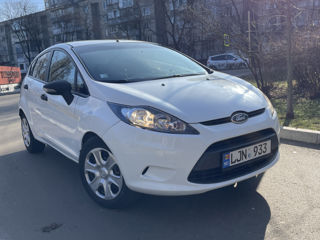 Ford Fiesta foto 2