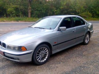 BMW 5 Series foto 2