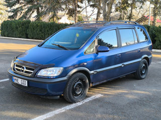 Opel Zafira foto 2