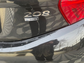 Peugeot 208 foto 2