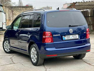 Volkswagen Touran foto 4