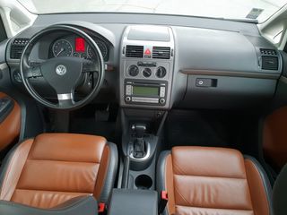 Volkswagen Touran foto 8