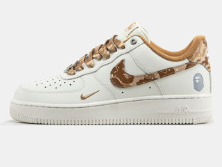 Nike Air Force 1 Low x Bape Beige foto 1