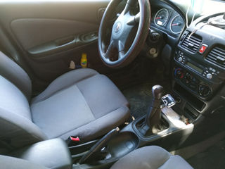 Nissan Almera foto 5