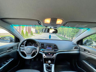 Hyundai Elantra foto 6