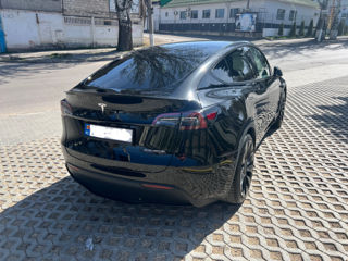 Tesla Model Y foto 3