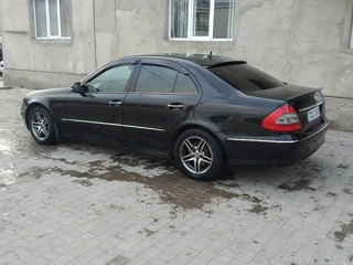 Mercedes E-Class foto 2