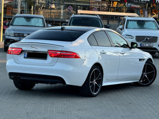 Jaguar XE foto 4